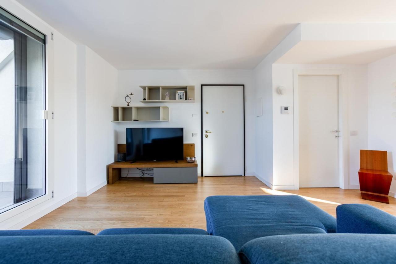 Modern With Terrace, Wifi & Ac *